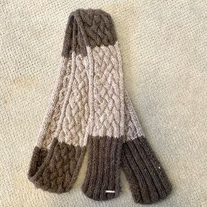 MICHAEL KORS - Dark And Light Grey Knitted Scarf - In great condition! 🖤🤍
